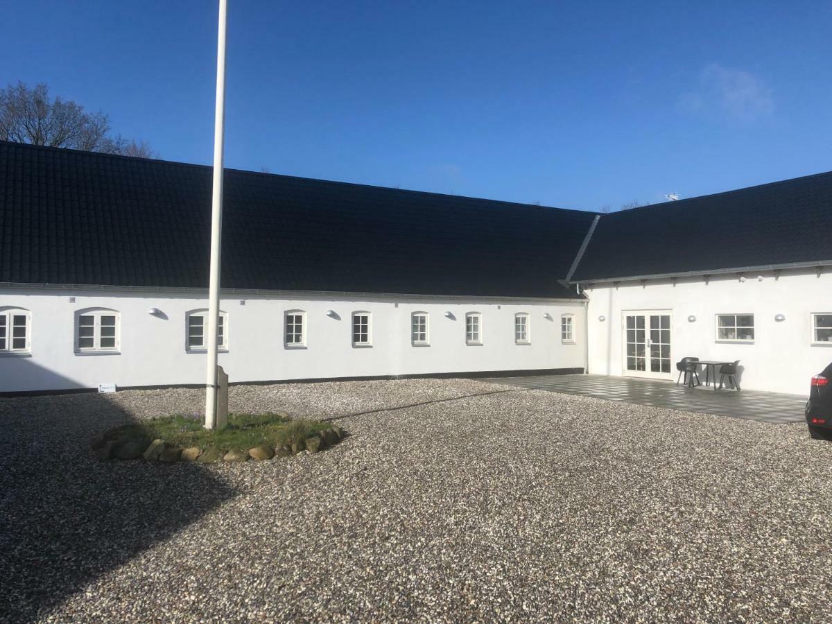 B & B Godstrup - Cafe Og Restaurant Den Gamle Stald Herning Buitenkant foto